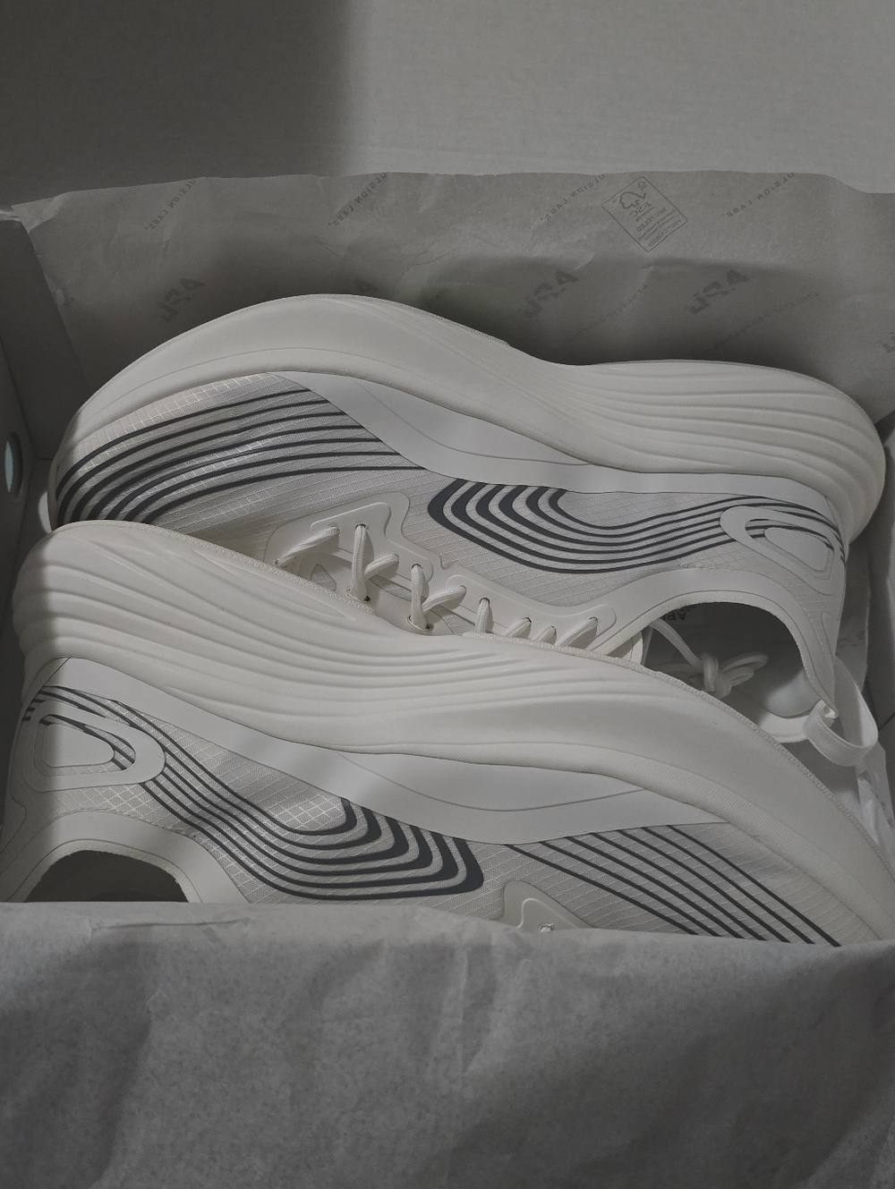 New In Box APL Men's Streamline Sneakers Ivory/smoke Size: 11.5